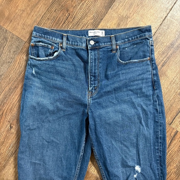 Abercrombie & Fitch “The Mom High Rise” - Picture 3 of 6